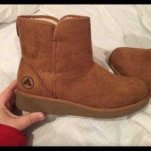 BRAND NEW NEVER WORN AIRWALK BOOTS